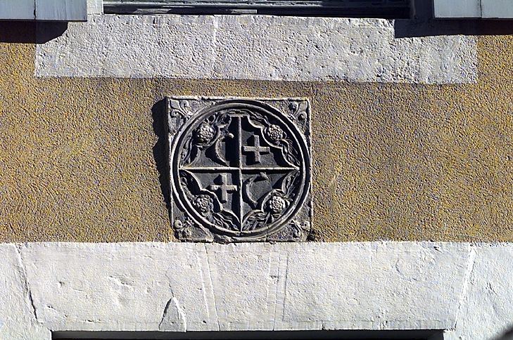 Armoiries sur une maison de la rue Grande Rue.