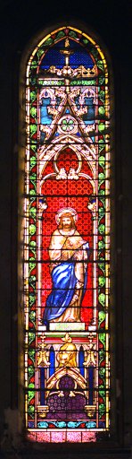 Ensemble des 5 verrières du choeur, de style néo-gothique : Christ du Sacré-Coeur, Saint Antoine abbé, Sainte Germaine de Pibrac, Saint Joseph, Saint Martin de Tours