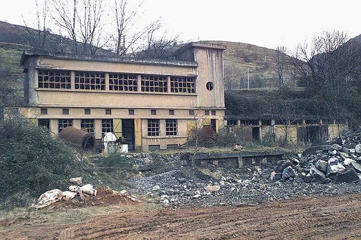 Ancienne usine de production de corindon dans le quartier de la gare.