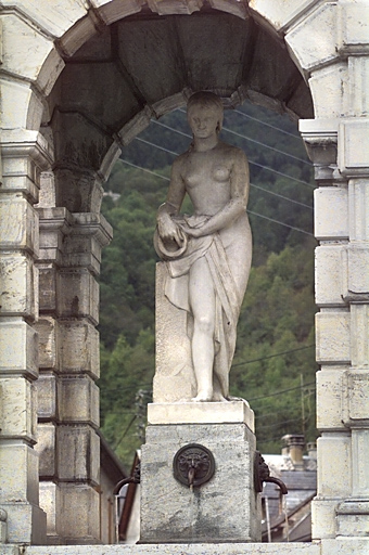 Statue de naïade.