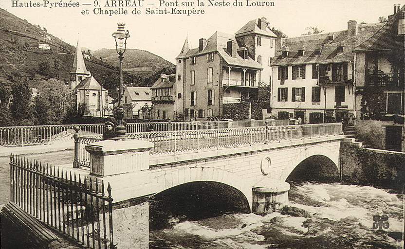 Le château au début du 20e siècle, avant la modification de la tour (mâchicoulis absents).