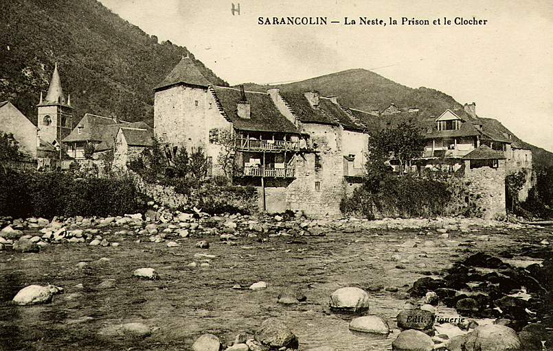 Maisons au bord de la Neste, au début du 20e siècle.