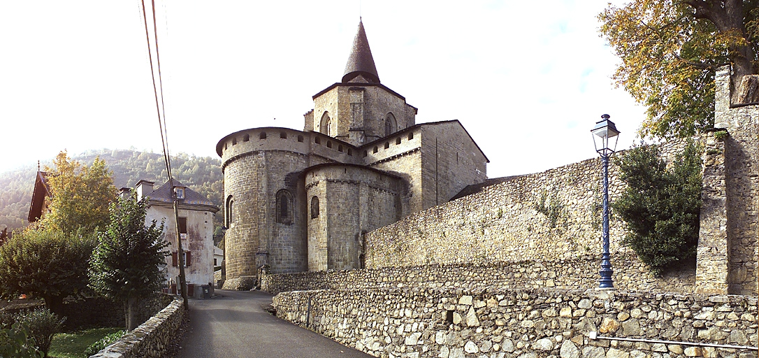 Église de l'abbaye de bénédictins Saint-Savin, actuellement église paroissiale