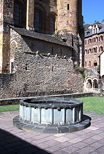 Vue générale du baptistère du cloître