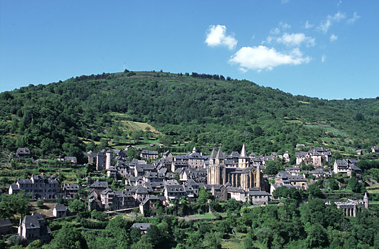 Vue générale du village et de l'abbatiale