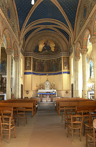 Vue intérieure vers le choeur.