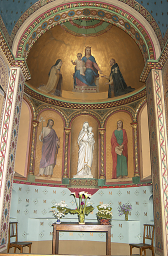 Chapelle latérale dédiée à la Vierge du Rosaire.