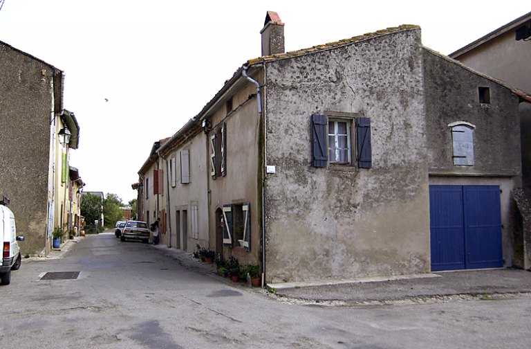 Rue centrale : vue générale.