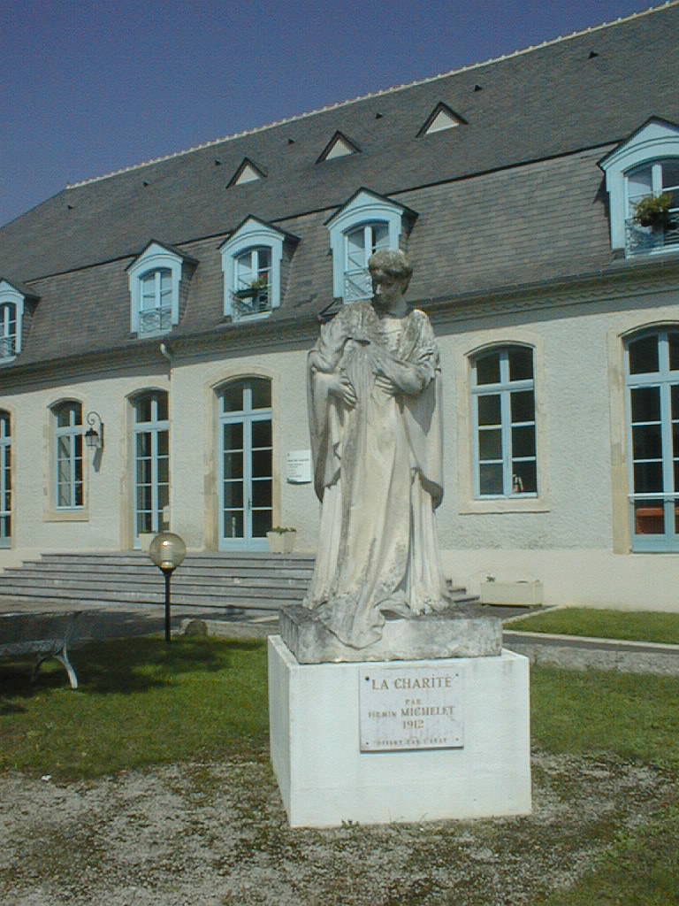 Vue d'ensemble de l'oeuvre, pierre calcaire, par Firmin-Marcelin Michelet, 1912, dépôt du FNAC le 6 juillet 1912.