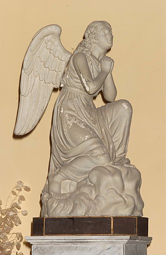 Paire de piédestaux et de leurs statues (petite nature) : Anges en adoration