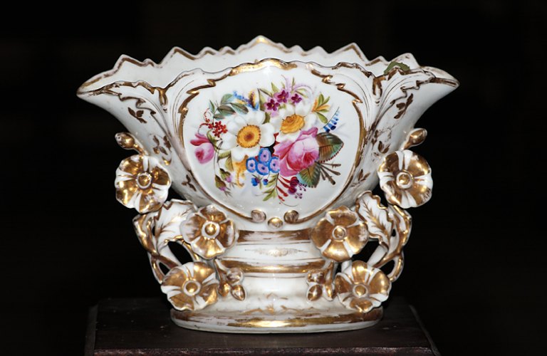 Vase d'autel, de style néo-rocaille : Bouquet de fleurs