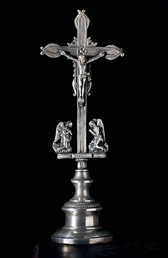 Croix d'autel : Christ en croix adoré par 2 anges