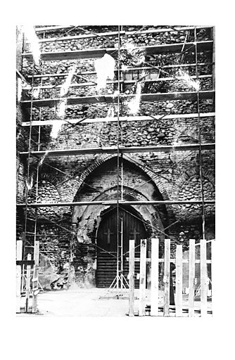 Vue de la façade occidentale, photographie prise en novembre 1972 lors des travaux de restauration de l'église.