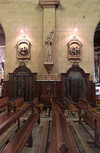 Ensemble du monument aux morts de la guerre de 1914-1918 et de la statue de Jeanne d'Arc (figure colossale) avec sa console