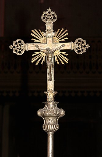 Croix de procession : Christ en croix et Vierge