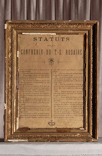 Ensemble d'un tableau de confrérie et de son cadre : Statuts de la confrérie du Très Saint Rosaire