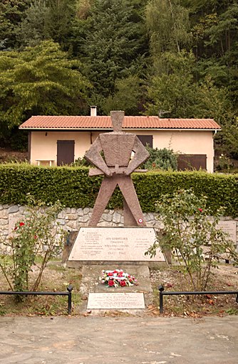 Vue depuis l'ouest du monument national dédié aux guérilleros espagnols morts pour la France en 1939-1945.