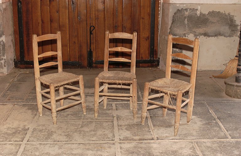 Ensemble de 3 chaises paillées d'église