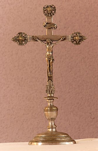 Croix d'autel : Christ en croix