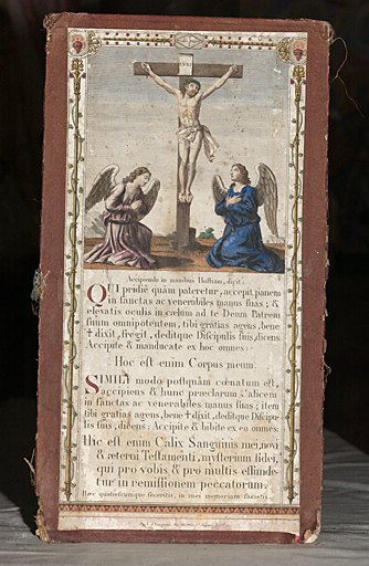 Ensemble de 3 canons d'autel : Christ en croix adoré par deux anges