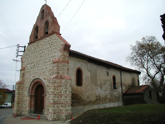 Vue de la façade occidentale et de l'élévation sud de la nef.