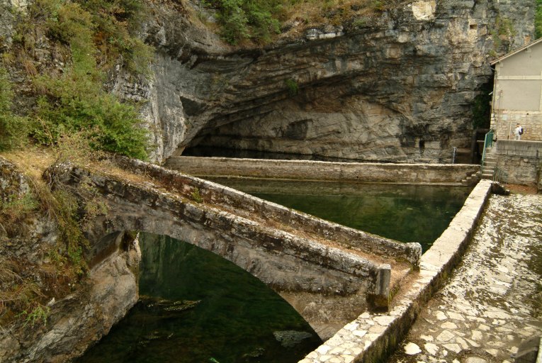 Ensemble de la fontaine vu depuis le sud.