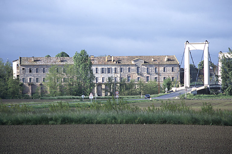 Abbaye de cisterciens de Belleperche, actuellement Musée des arts de la table