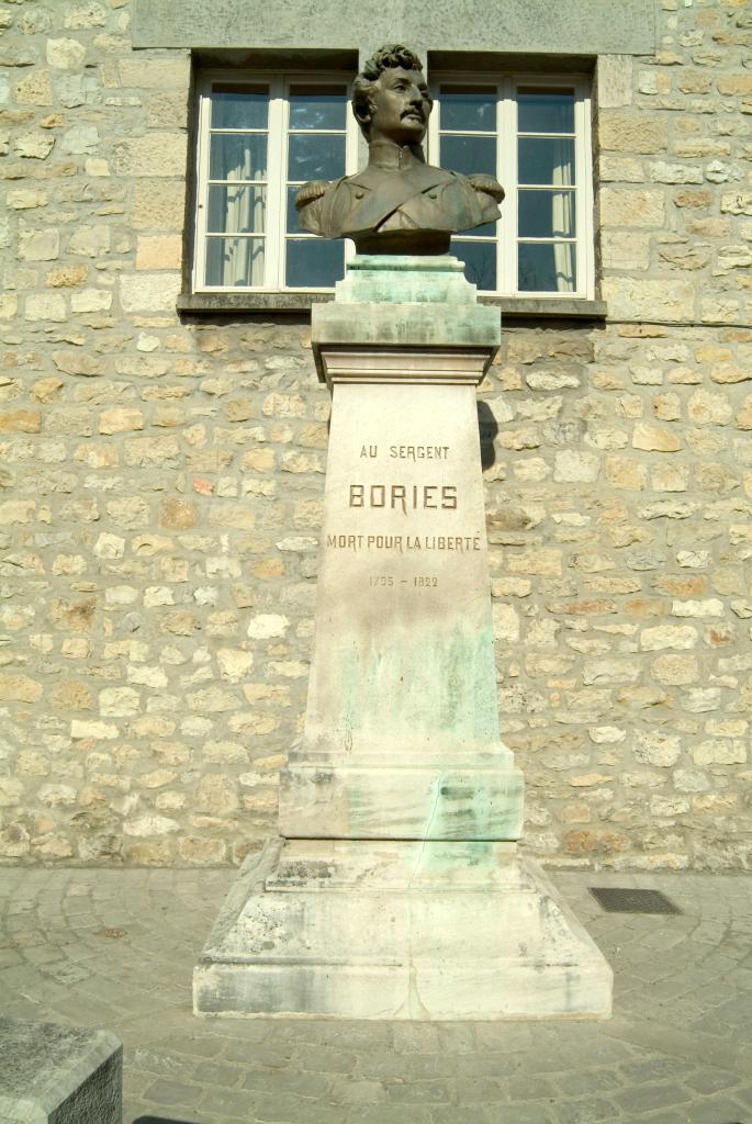 Vue du monument inauguré le 25 avril 1904, monument réalisé par l'architecte Debat.