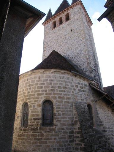 Abside et clocher vus depuis le nord-est.