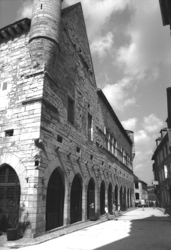 Façade sur la rue Senlis, vue depuis l'ouest.