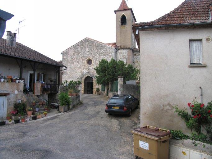 Vue générale depuis la place de l'église au sud.