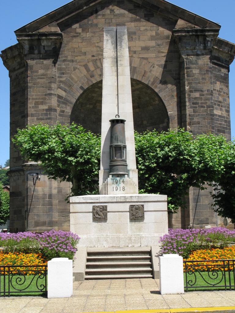 Détail de l'élévation principale sud-ouest du monument.