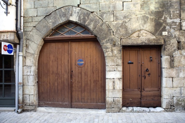 Façade sur la rue Guilhem-Peyré, rez-de-chaussée.