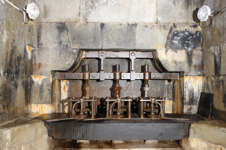 Machine à contrôler des quantités : robinets d'ouverture de vannes dits les "robinets de Saint-Ferréol"