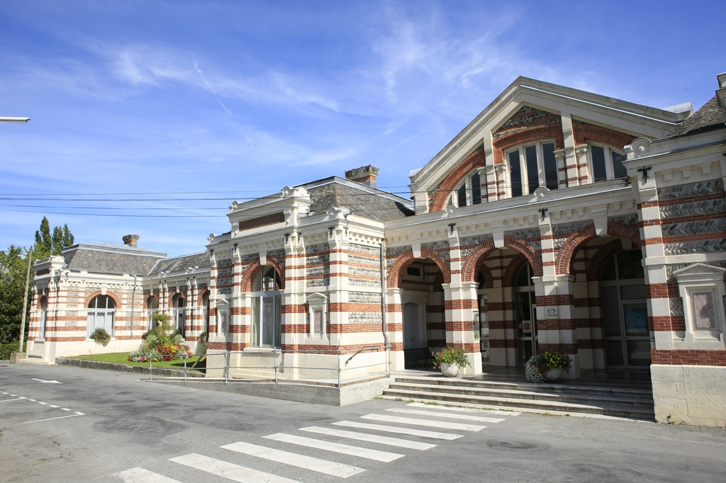 Façade antérieure sur rue : vue d'ensemble.