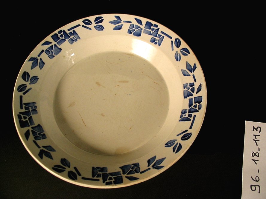 Assiette creuse "Ménagère"