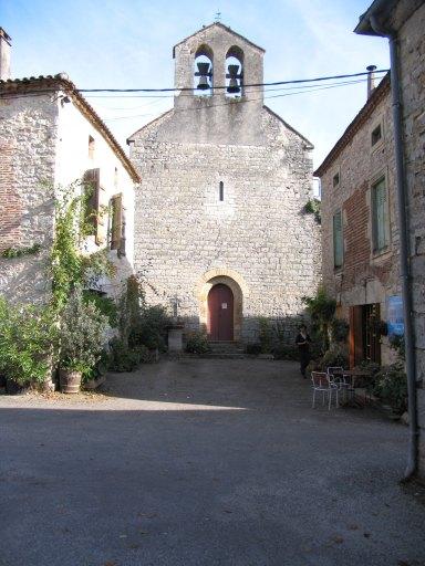 Elévation ouest sur la place du village.