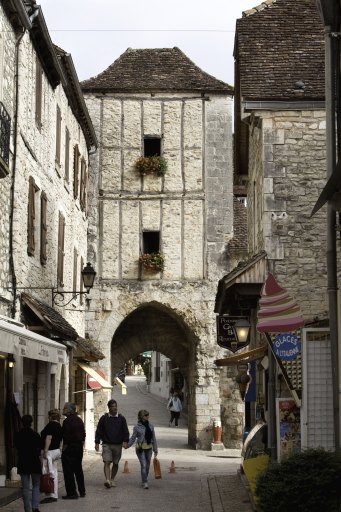 Rue de la Couronnerie et Porte Salmon vues depuis le sud.