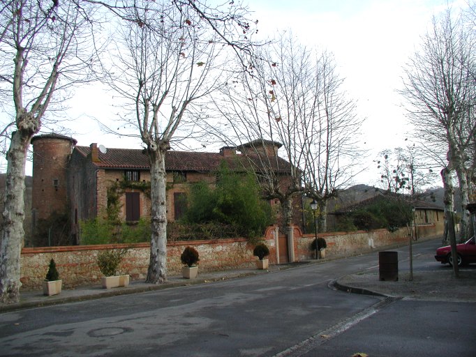 Vue générale depuis la place.
