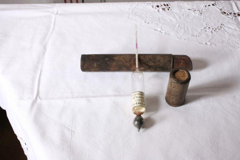 Instrument de mesure des densités dit oeno-densimètre