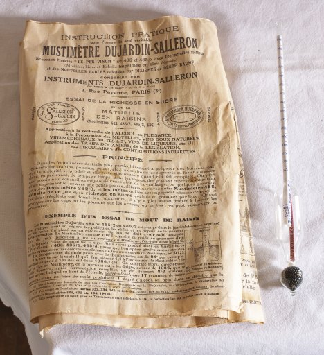 Instrument de mesure des densités dit mustimètre