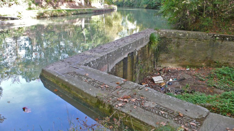 La tête d'entrée de l'ouvrage.