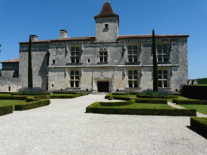 Façade sur cour du logis.