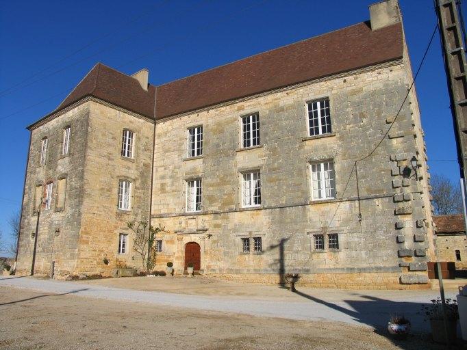 Logis vu depuis le sud-est.