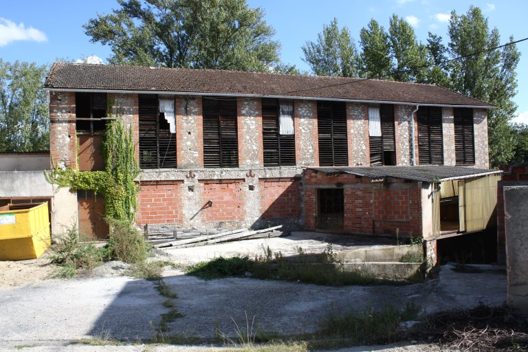 Vue d'ensemble de l'élévation ouest.