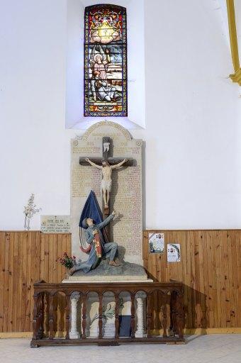 Ensemble du monument aux morts de la guerre de 1914-1918 et de la guerre de 1939-1945, autel secondaire, verrière et plaques commémoratives (3)