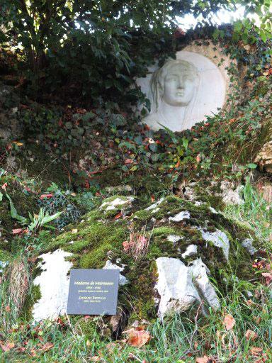 Bas-relief : Madame de Maintenon