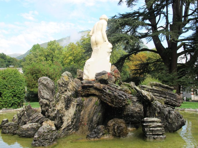 Vue postérieure de la statue de la Vallée du Lys.