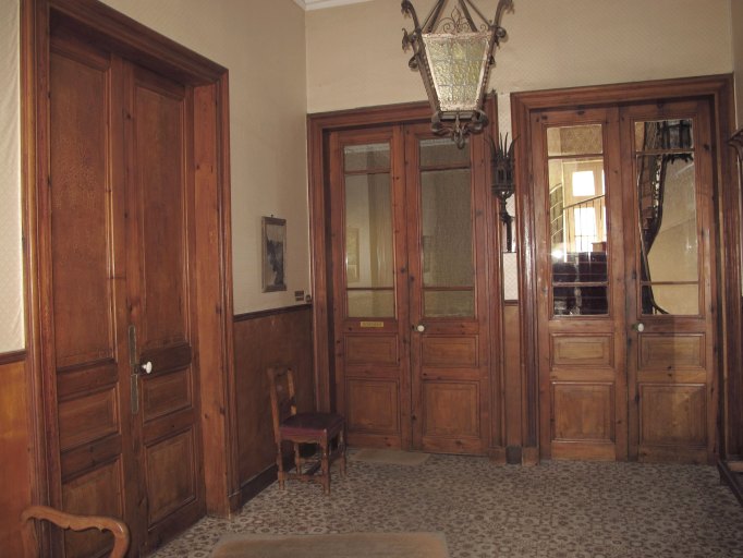 Vue intérieure du hall d'attente.