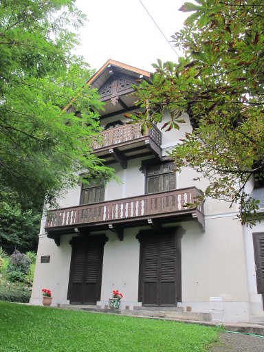 Vue d'ensemble de la façade.